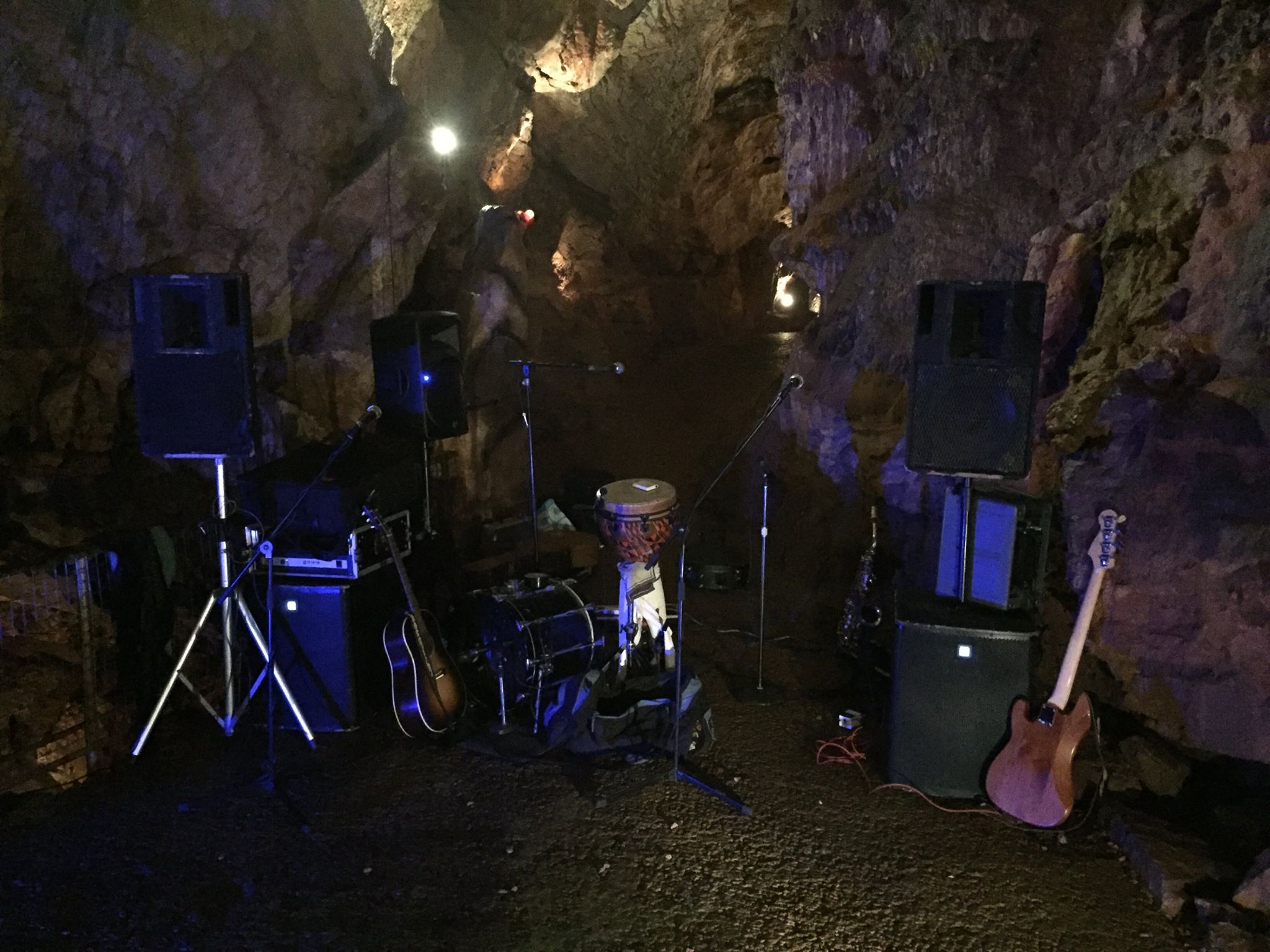 Green Light Unplugged at Kents Cavern