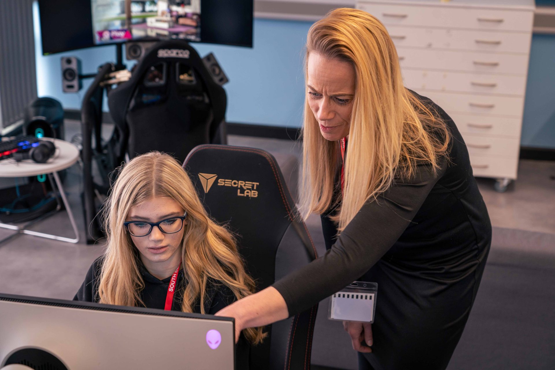 Nicky Dunn helping student at Women Into Computing event