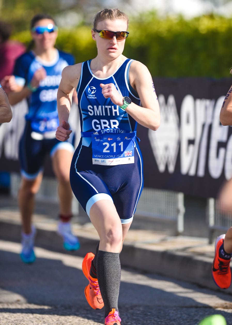 Jess Smith running for Team GB at Europe Duathlon